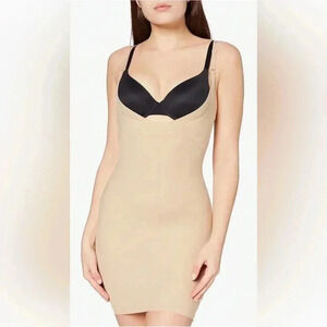 NWT Maidenform nude lightweight firm control slimming smoothing shapewear S